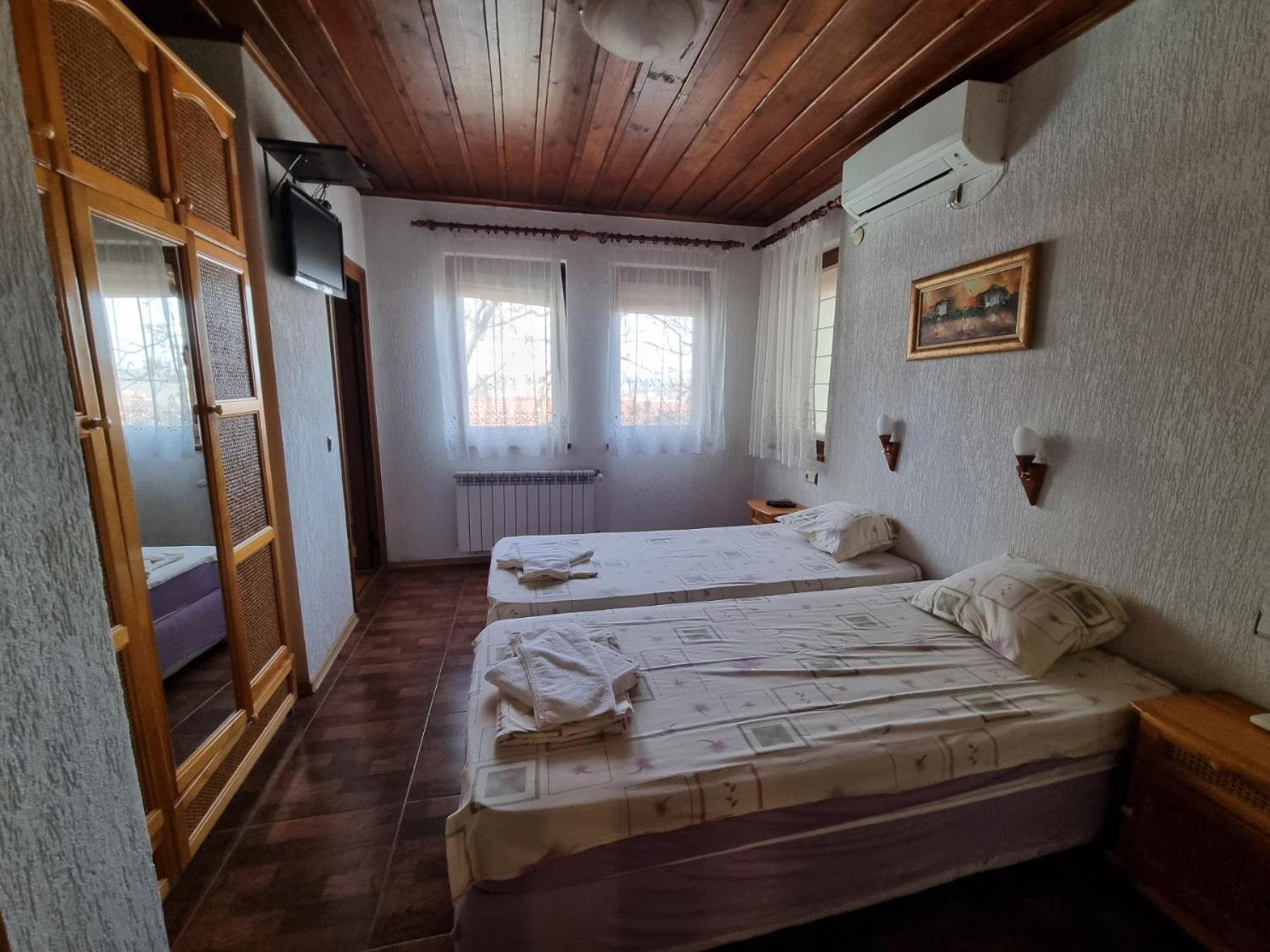 Къща За Гости Билдникс Malko Turnovo Luaran gambar