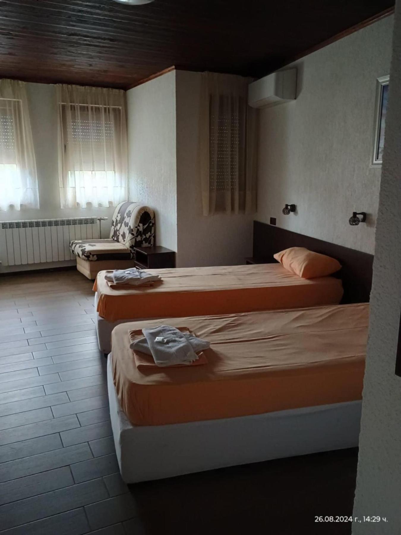 Къща За Гости Билдникс Malko Turnovo Luaran gambar