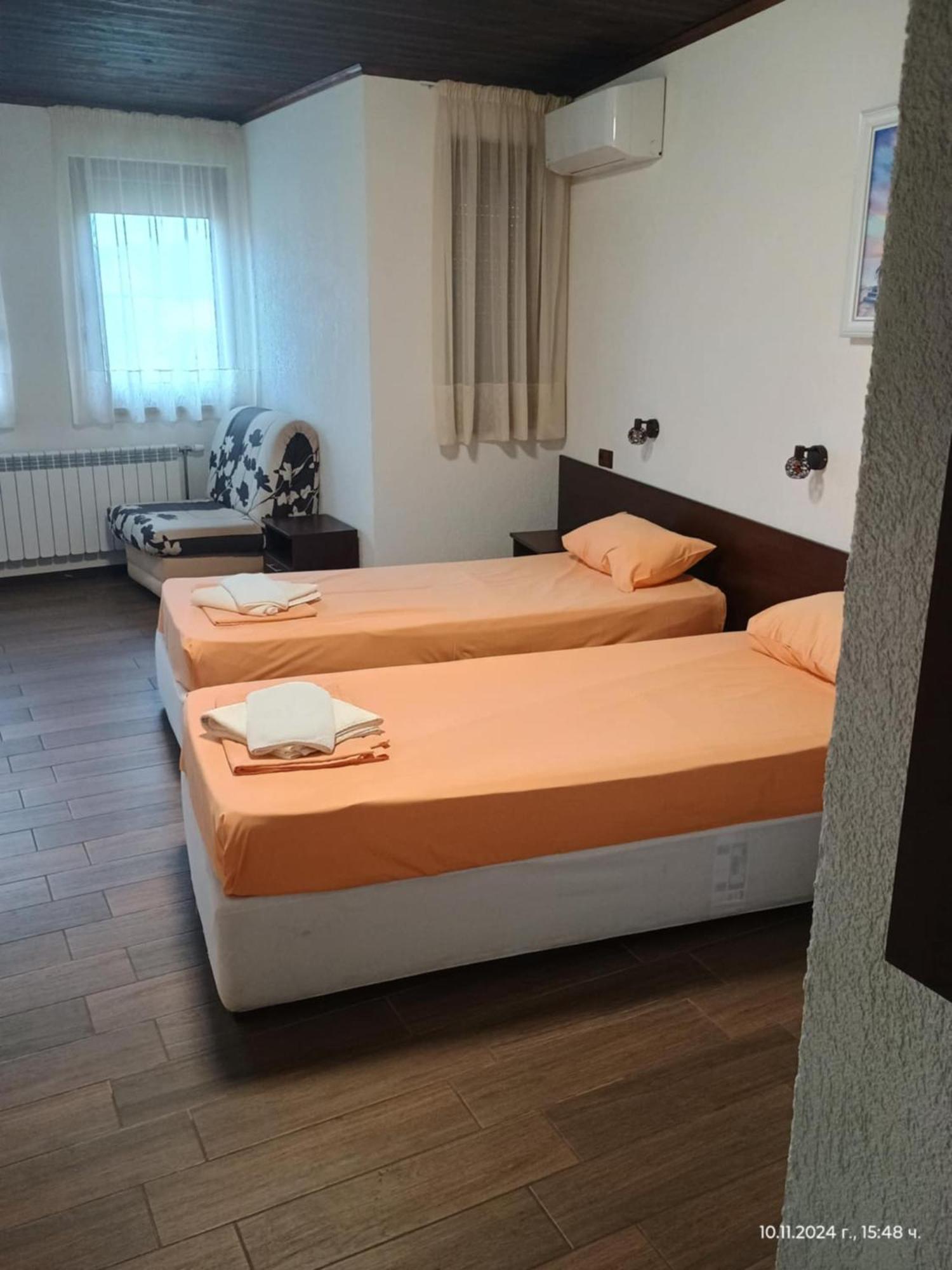 Къща За Гости Билдникс Malko Turnovo Luaran gambar